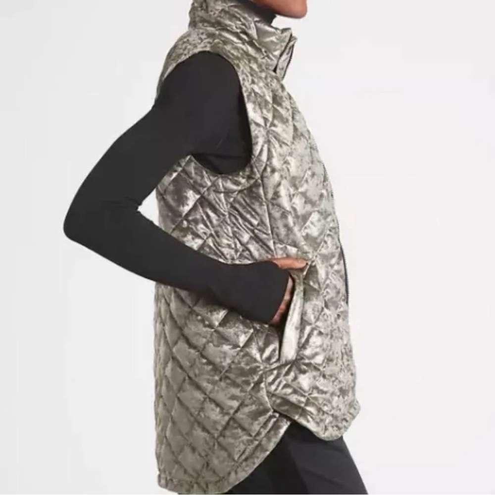 Athleta Whisper Metallic Velvet‎ Vest in Coffee House XS - Picture 4 of 15